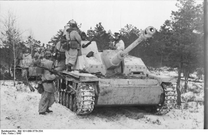 Soubor:Bundesarchiv Bild 101I-089-3779-25A, Russland, Stumgeschütz III.jpg