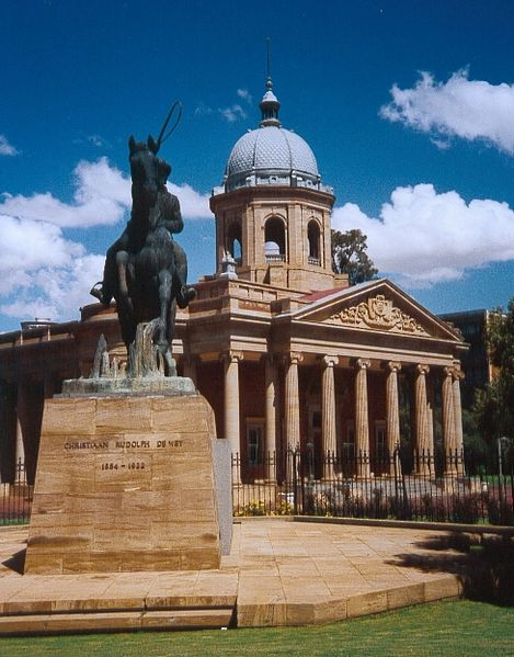 Soubor:De Wet Statue Bloemfontein.jpg