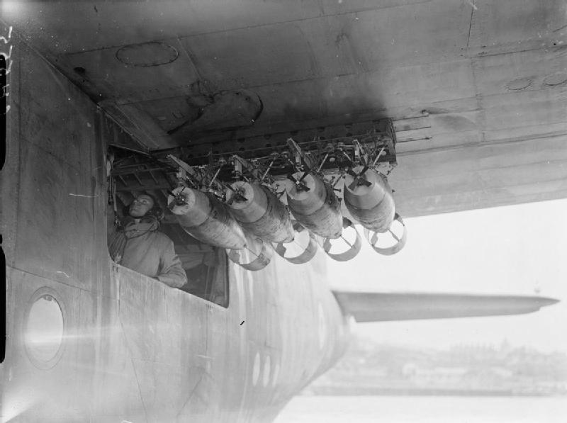 Soubor:Air Ministry Second World War Official Collection CH555.jpg