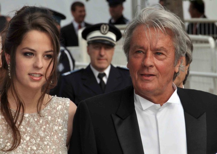 Soubor:Alain & Anouchka Delon Cannes 2010.jpg