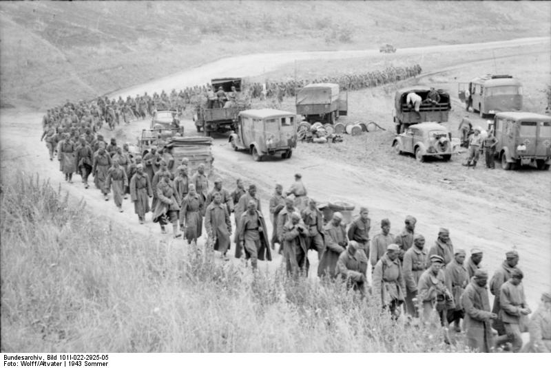 Soubor:Bundesarchiv Bild 101I-022-2925-05, Russland, Unternehmen "Zitadelle", Kriegsgefangene.jpg