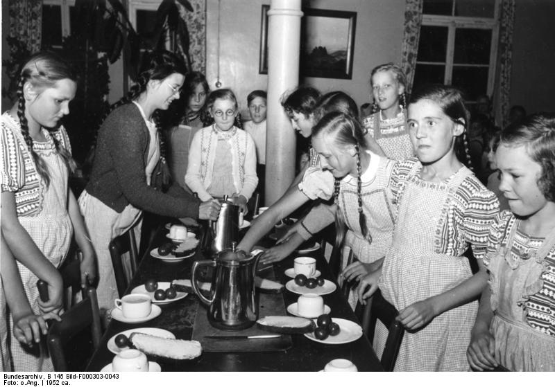 Soubor:Bundesarchiv B 145 Bild-F000303-0043, Alpirsbach, Waisenhaus.jpg