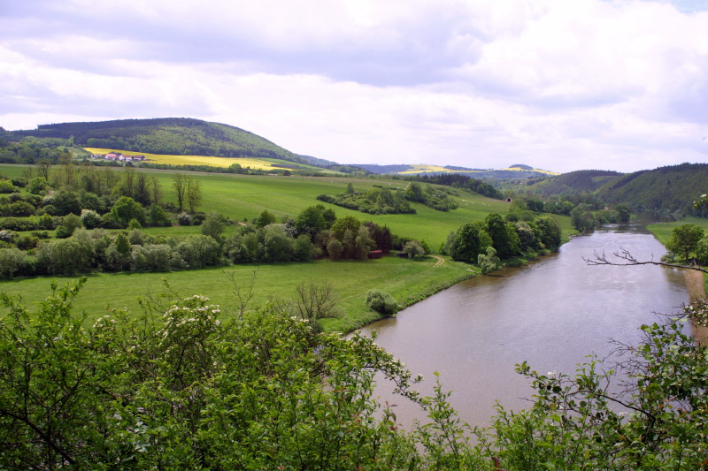 Soubor:M-Berounka a vrch Hamouz.jpg