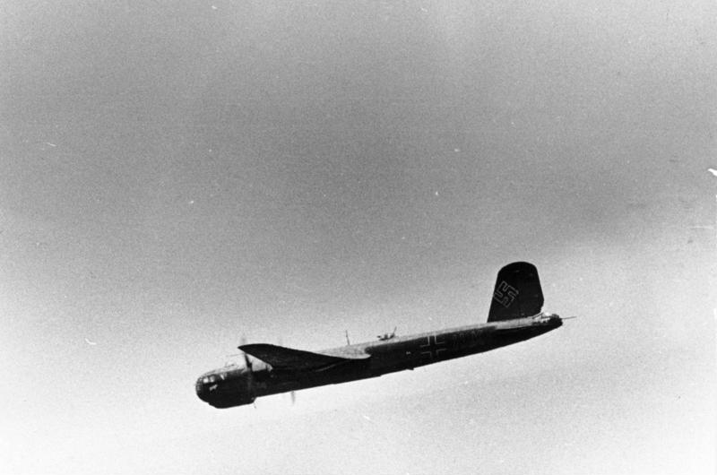 Soubor:Bundesarchiv Bild 101I-668-7163-14, Flugzeug Heinkel He 177.jpg