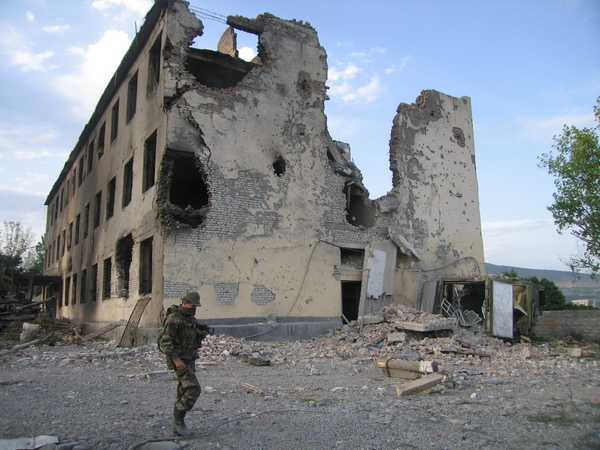 Soubor:Peacekeepers barracks Ossetia 2008.jpg