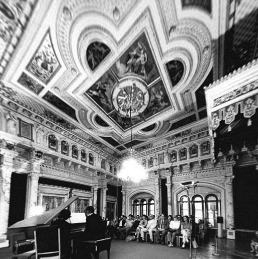 Soubor:-Bundesarchiv Bild 183-1987-1225-004, Schwerin, Thronsaal-demo.jpg