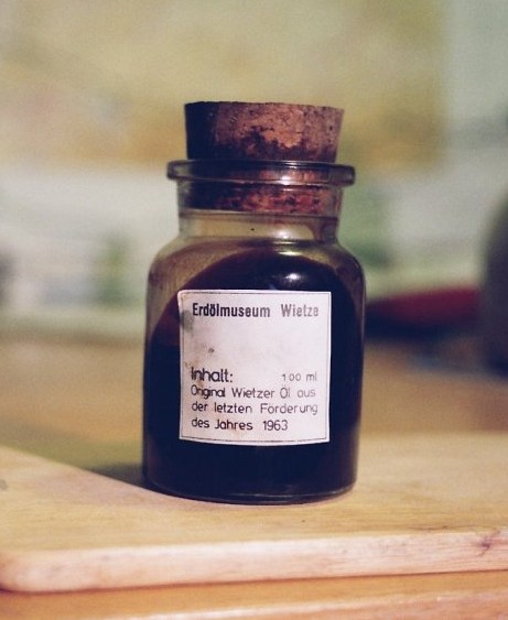 Soubor:Petroleum cm05.jpg