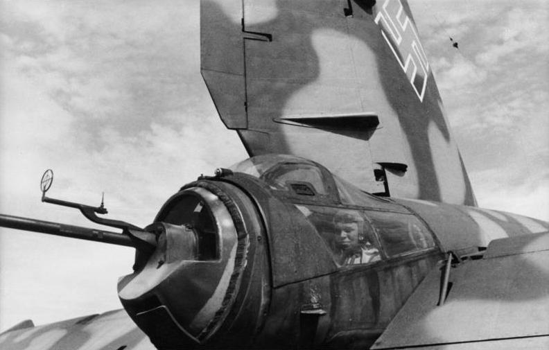 Soubor:Bundesarchiv Bild 101I-676-7972A-34, Flugzeug Heinkel He 177, Heckkanone.jpg