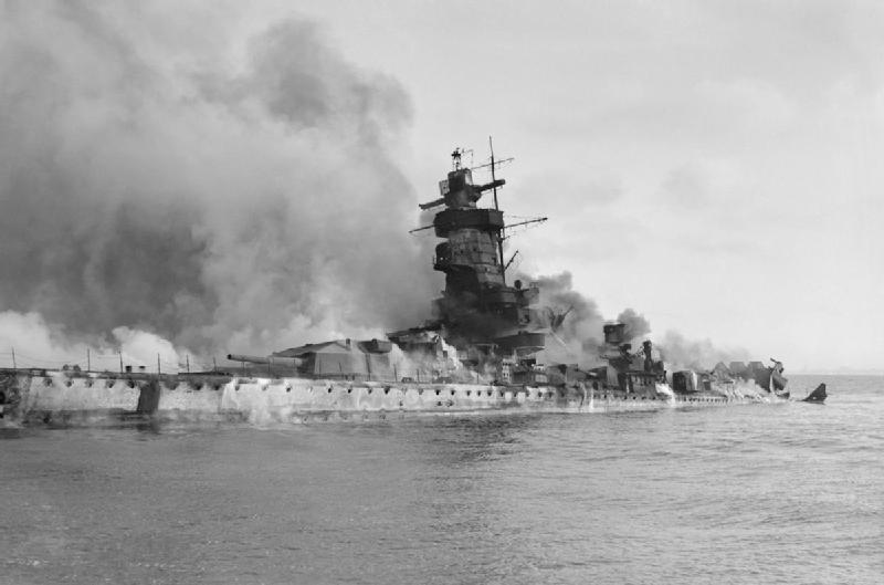 Soubor:Admiral Graf Spee Flames.jpg