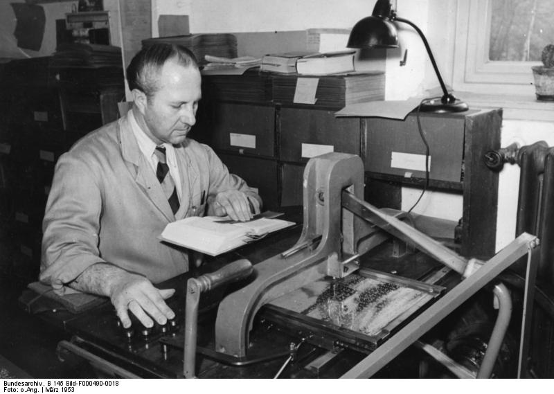 Soubor:Bundesarchiv B 145 Bild-F000490-0018, Marburg-Lahn, Blindenschule.jpg
