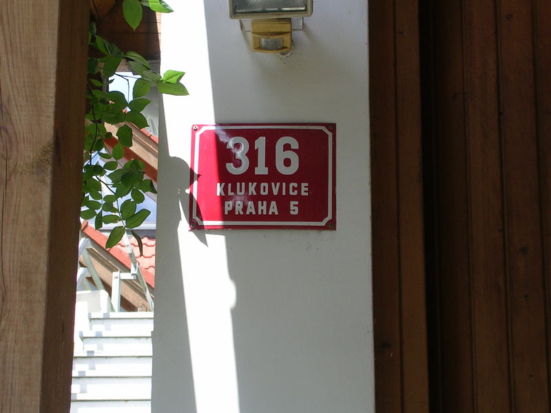 Soubor:Klukovice 316, tabulka.jpg
