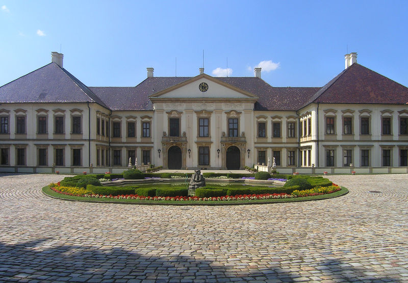 Soubor:Government Castle, Prague Koloděje.jpg