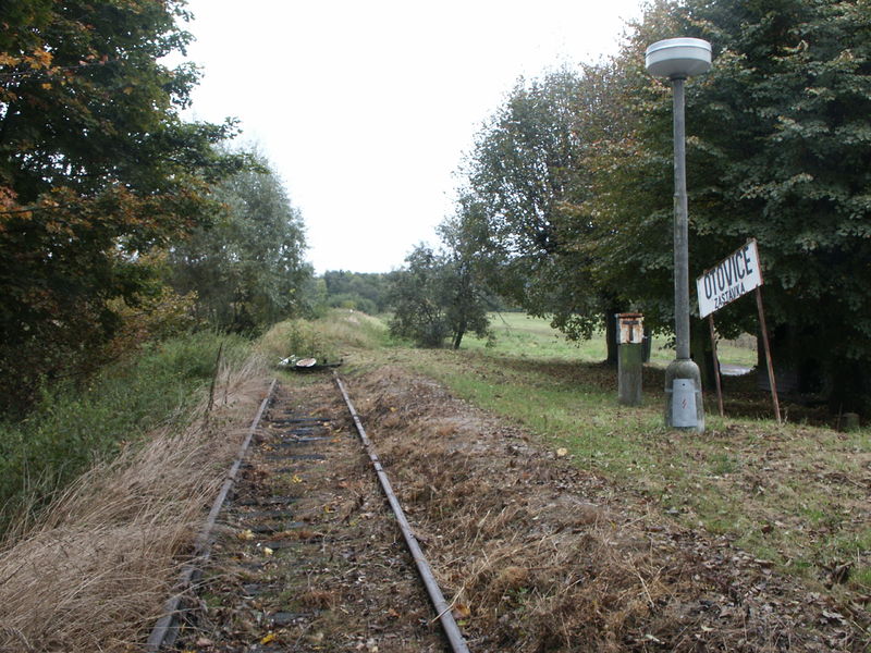 Soubor:Otovice railway station 2007.jpg