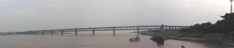 Soubor:YangtzeWuhanFirstBridge.jpg