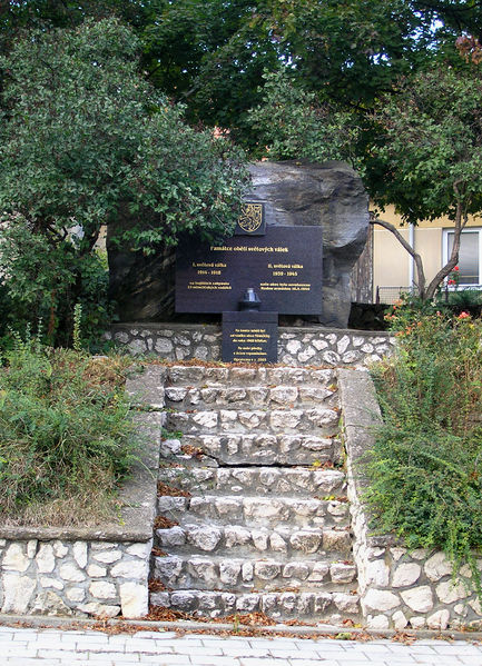 Soubor:Němčičky, monument.jpg