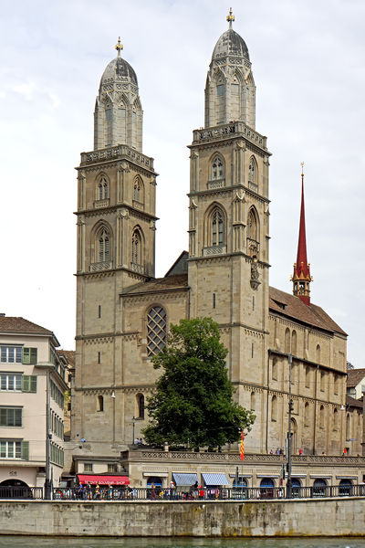 Soubor:Switzerland-00094-Grossmünster-DJFlickr.jpg