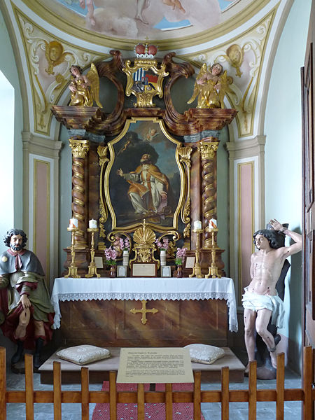 Soubor:Lovecký zámek Ohrada - kaple sv. Eustacha.jpg