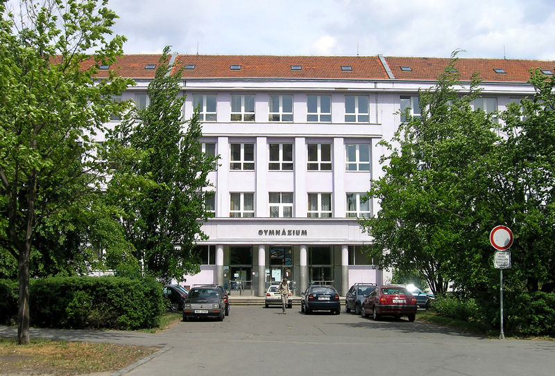 Soubor:Prague Michle Gymnazium Budějovická.jpg