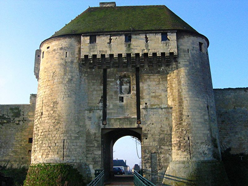 Soubor:Chato porte des champs.jpg